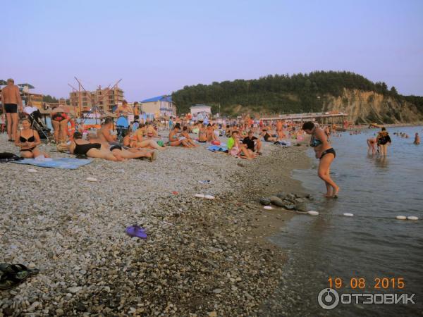 Отзыв о Пляж в пос. Ольгинка (Россия, Краснодарский край) | Красивый чистый  пляж, но всех желающих принять явно не способен.