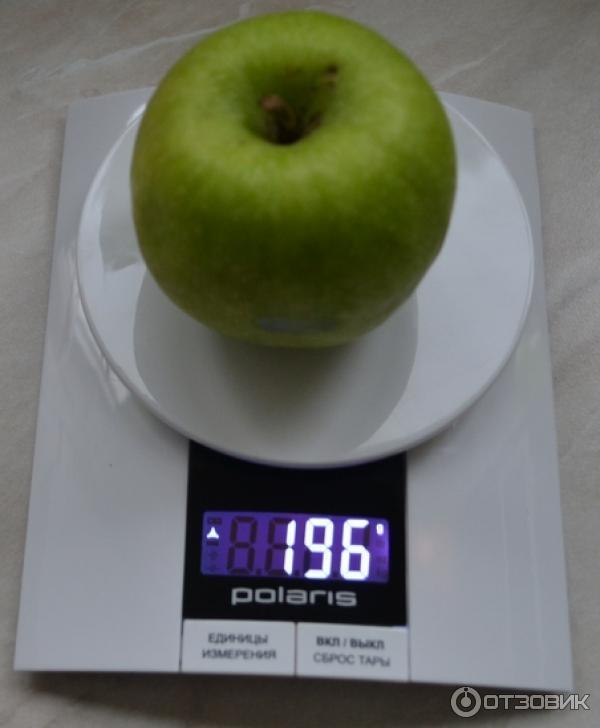Сколько калорий в одном зеленом яблоке. Вес яблока. Вес одного яблока. Вес одного среднего яблока. Вес 1 яблока.